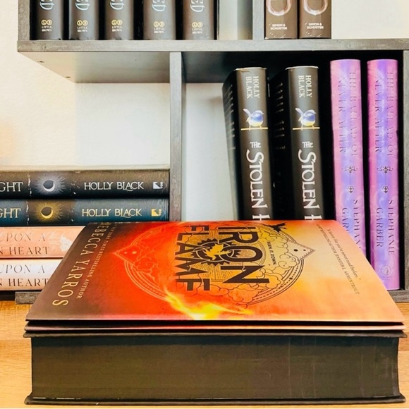 IRON FLAME - First Edition by Rebecca Yarros - Picture 5 of 6